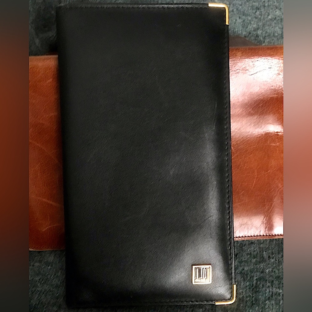 🌺An authentic dunhill leather men’s wallet, sleek and elegant. Soft&smooth.